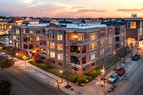 180 W Benton Unit 203, Naperville, IL 60540