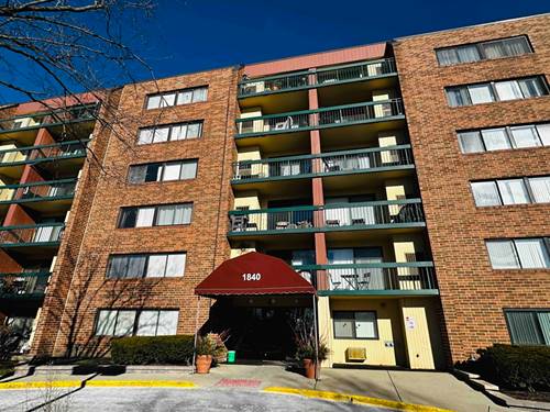 1840 Huntington Unit 203, Hoffman Estates, IL 60169
