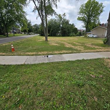 512 Pershing, Wheaton, IL 60189