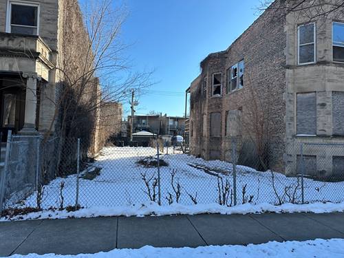 3823 W Gladys, Chicago, IL 60624