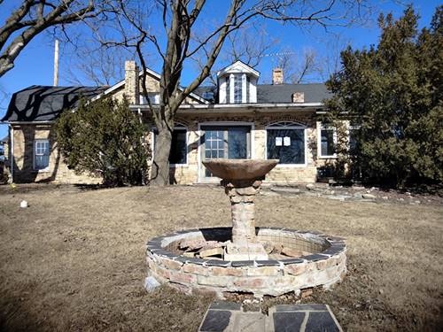 295 N Hunt Club, Gurnee, IL 60031