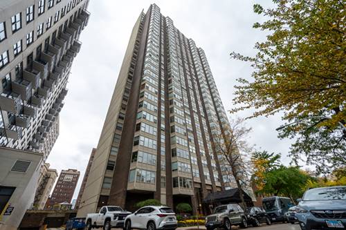 525 W Hawthorne Unit 706, Chicago, IL 60657