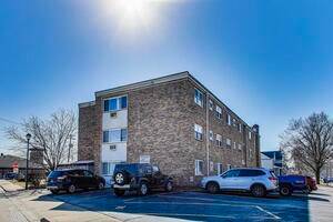 600 S York Unit 3D, Elmhurst, IL 60126
