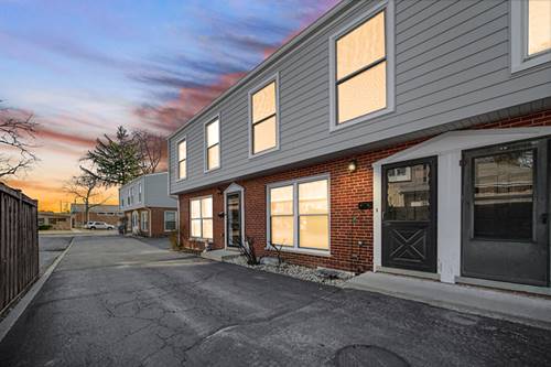 911 Waukegan Unit A, Deerfield, IL 60015