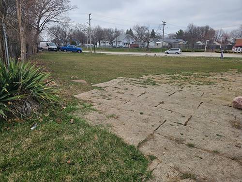 15 Hill, Aurora, IL 60505