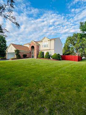 8 Honeysuckle, Bolingbrook, IL 60490