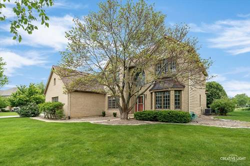 541 Clover, Algonquin, IL 60102