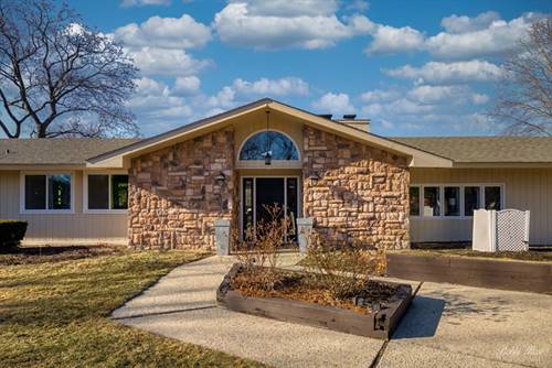 208 Brookdale, Palatine, IL 60067