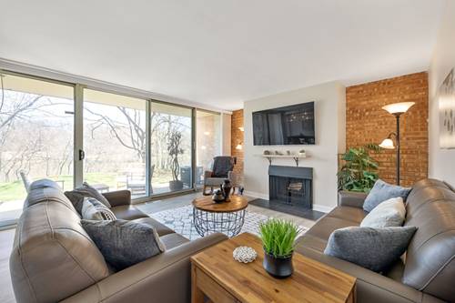 6000 E Lake Unit 1D, Lisle, IL 60532