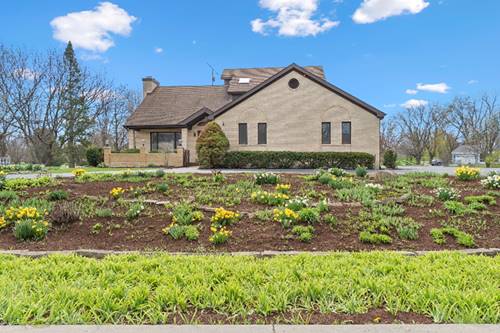 6 Fox Hunt, Hawthorn Woods, IL 60047