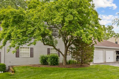 27 N Victoria Unit G, Streamwood, IL 60107