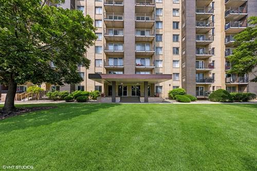 5400 Walnut Unit 214, Downers Grove, IL 60515