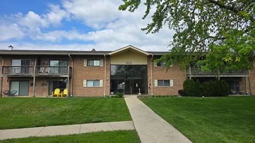 7410 Brookdale Unit 214, Darien, IL 60561