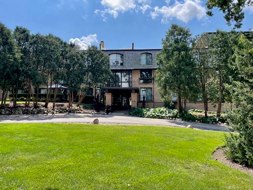 600 W Russell Unit 305, Barrington, IL 60010