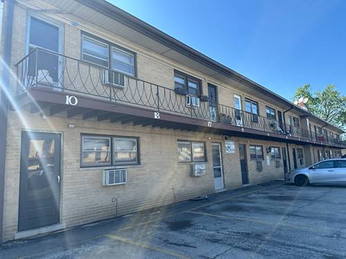16 King Arthur Unit 16, Northlake, IL 60164