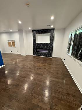8819 S Escanaba Unit 1, Chicago, IL 60617