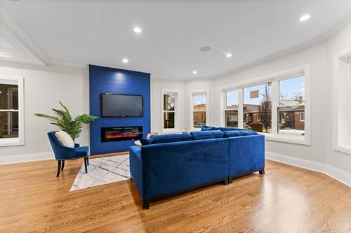 3019 N Kenneth, Chicago, IL 60641