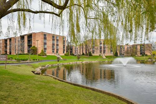 1103 S Hunt Club Unit 127, Mount Prospect, IL 60056