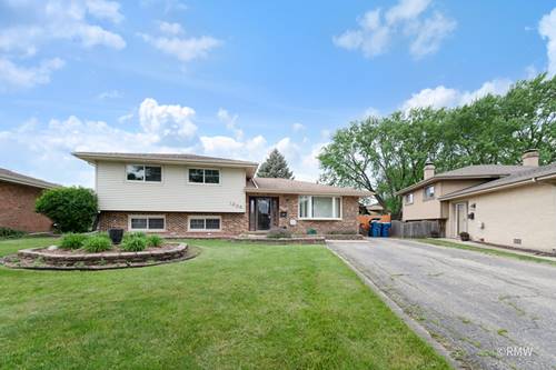1236 N Fischer, Addison, IL 60101