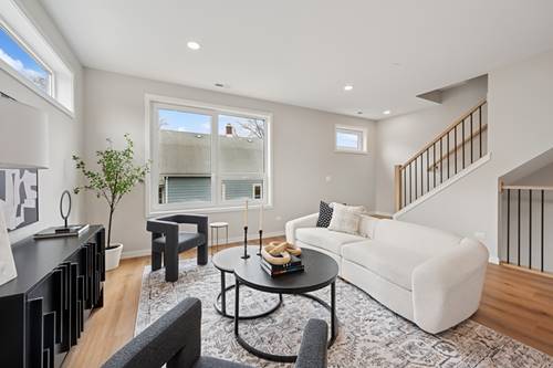 944 Beloit Unit 1, Forest Park, IL 60130
