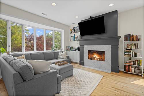 1433 W Belle Plaine Unit 2E, Chicago, IL 60613