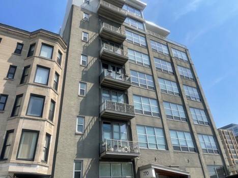 770 W Gladys Unit 207, Chicago, IL 60661