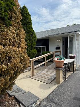 8925 S Komensky, Hometown, IL 60456