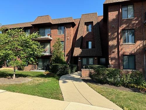 80 S Pleasant Unit 204, Lake Zurich, IL 60047