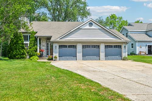 731 Roger, Woodstock, IL 60098