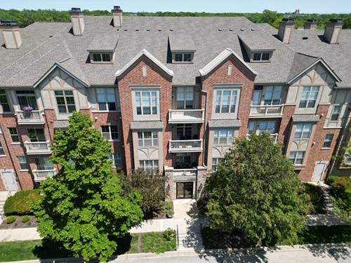 1739 Tudor Unit 204, Northbrook, IL 60062