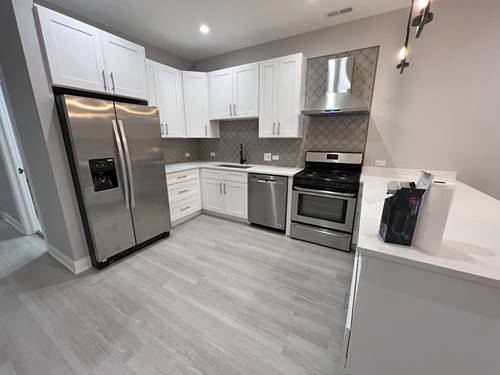 4834 W Newport Unit 2, Chicago, IL 60641