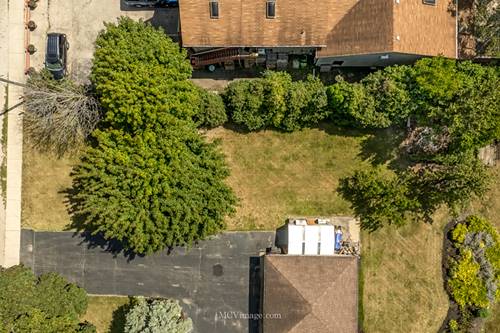 15824 New, Lemont, IL 60439