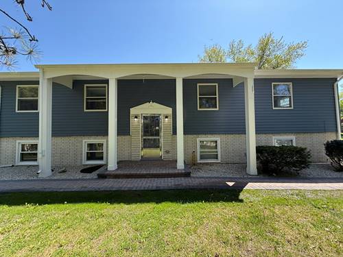 11 S Roberts, Inverness, IL 60067