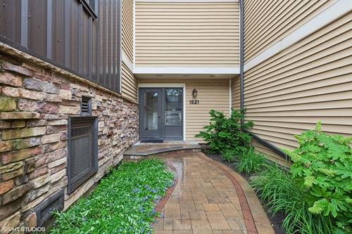 1521 S County Farm Unit 1-3C, Wheaton, IL 60189