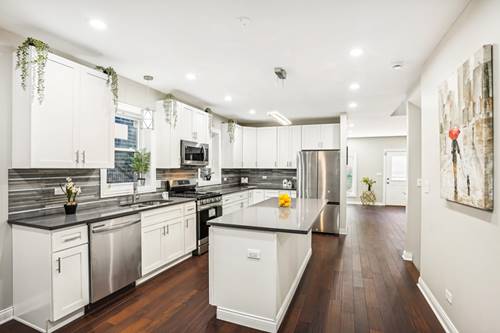 2922 W Polk, Chicago, IL 60612