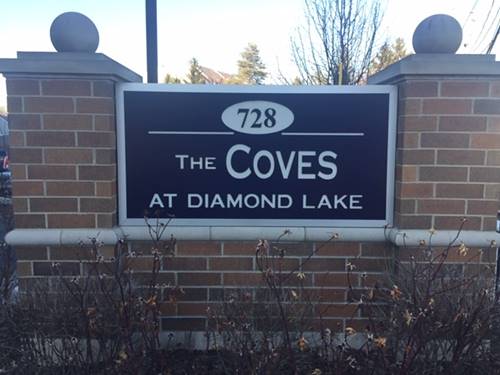 728 Diamond Lake Unit 412, Mundelein, IL 60060