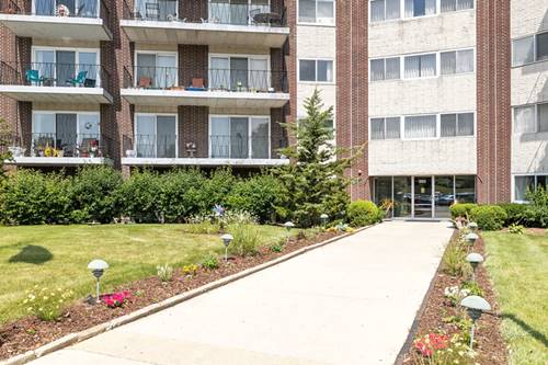 5540 Walnut Unit 9A, Downers Grove, IL 60515
