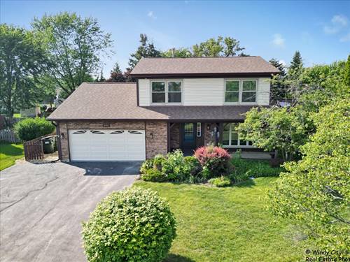 590 Woodcrest, Carol Stream, IL 60188