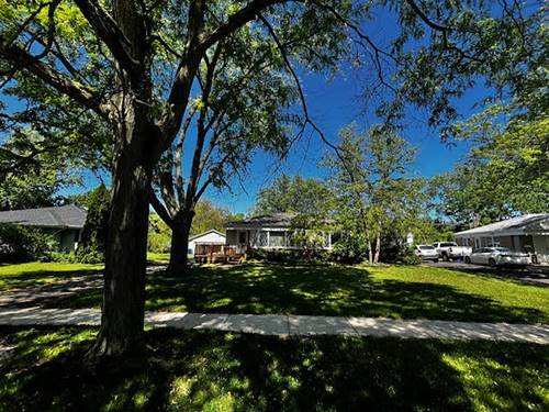 566 Glendale, Wheaton, IL 60137