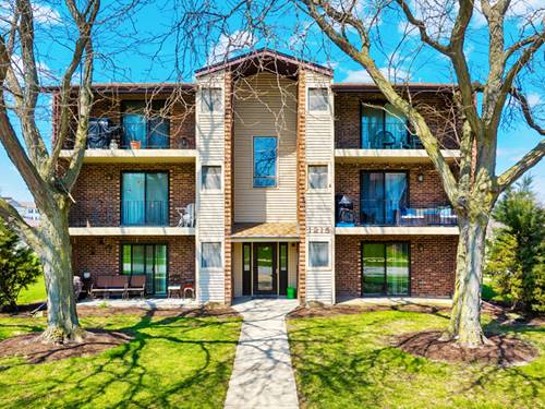 1215 Chalet Unit 200, Naperville, IL 60563
