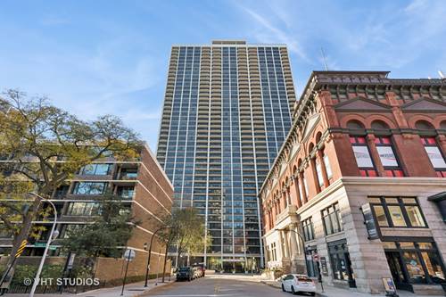 1560 N Sandburg Unit 915, Chicago, IL 60610