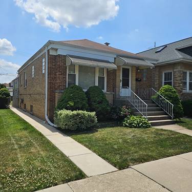 5823 W Addison, Chicago, IL 60634