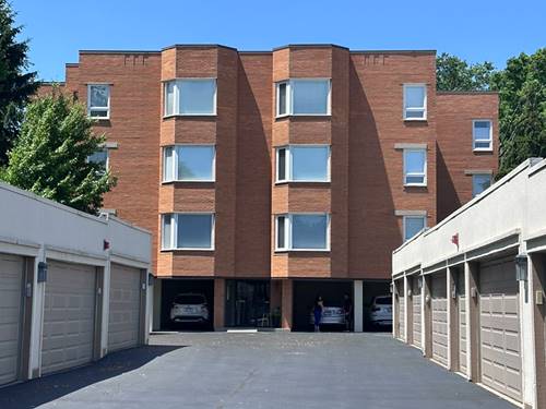 1635 N Milwaukee Unit 105, Libertyville, IL 60048