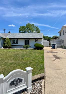 8933 S Komensky, Hometown, IL 60456