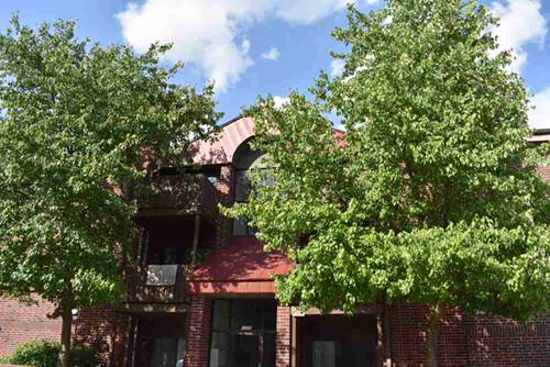 1370 Brook Unit M, St. Charles, IL 60174