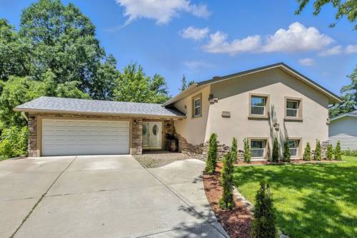 7004 Roberts, Woodridge, IL 60517