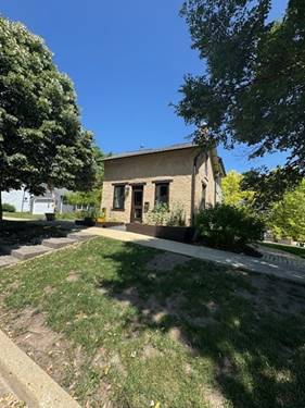 606 Cedar, St. Charles, IL 60174