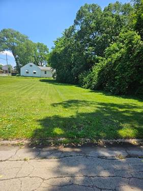 XX Rose, Rockford, IL 61102