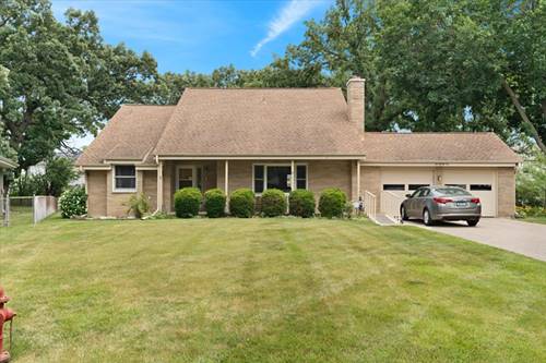 225 Ironwood, Lindenhurst, IL 60046