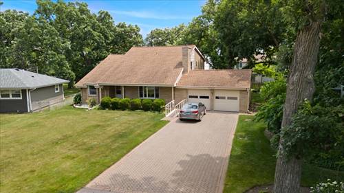 225 Ironwood, Lindenhurst, IL 60046
